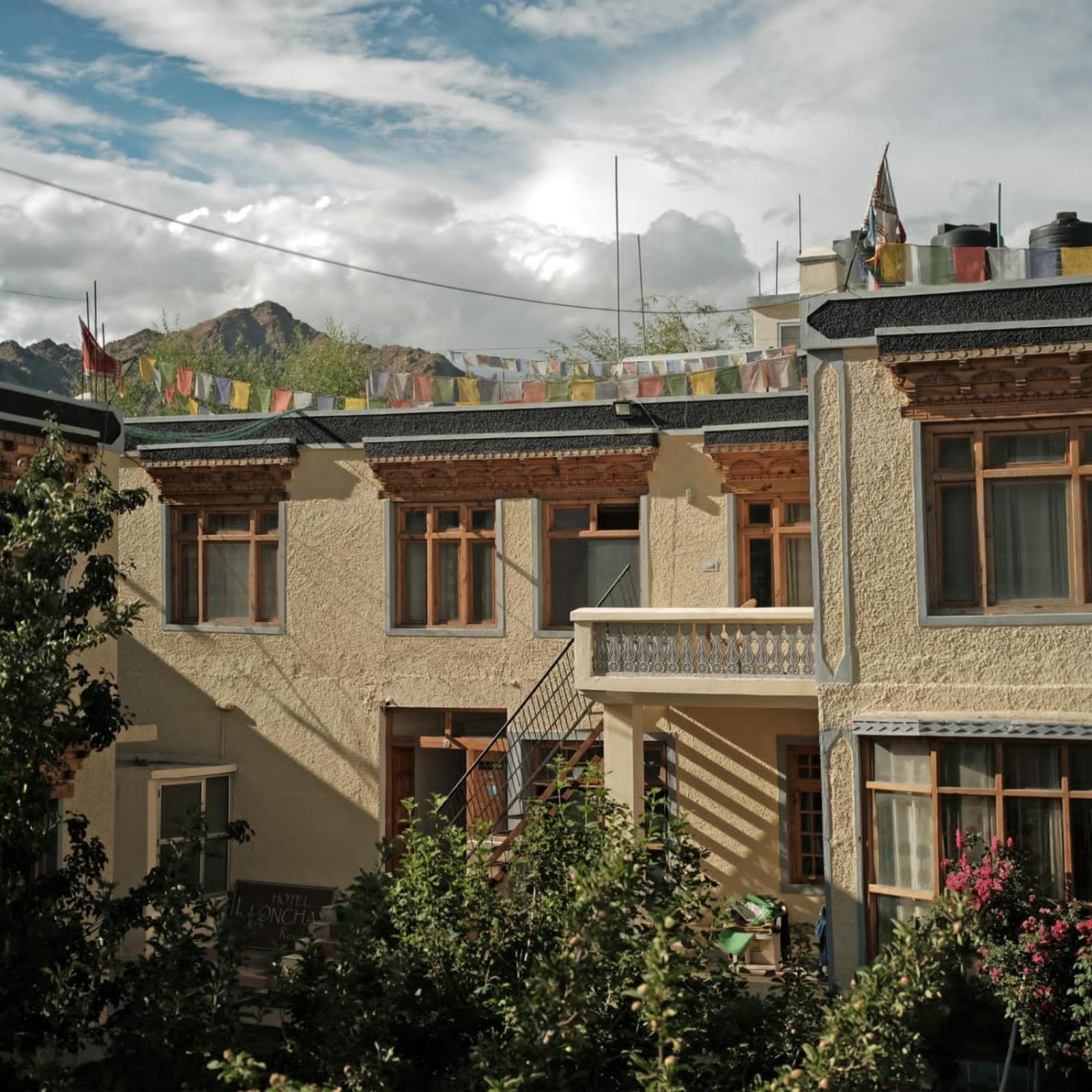 Hotel Lonchay Residency 列城 外观 照片