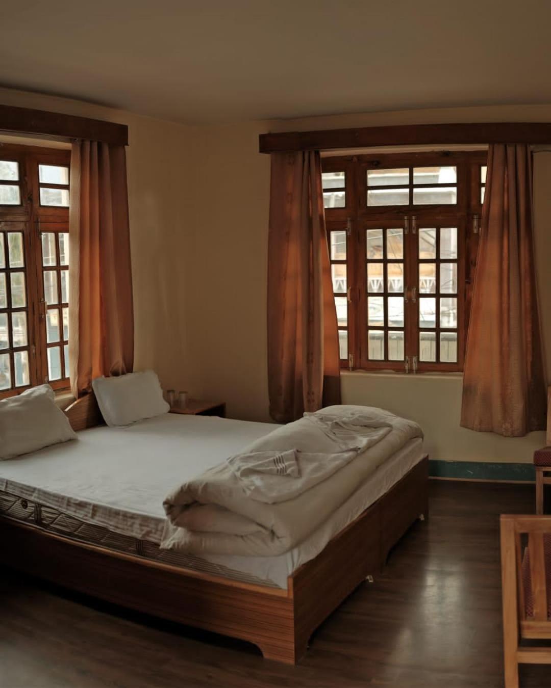 Hotel Lonchay Residency 列城 外观 照片