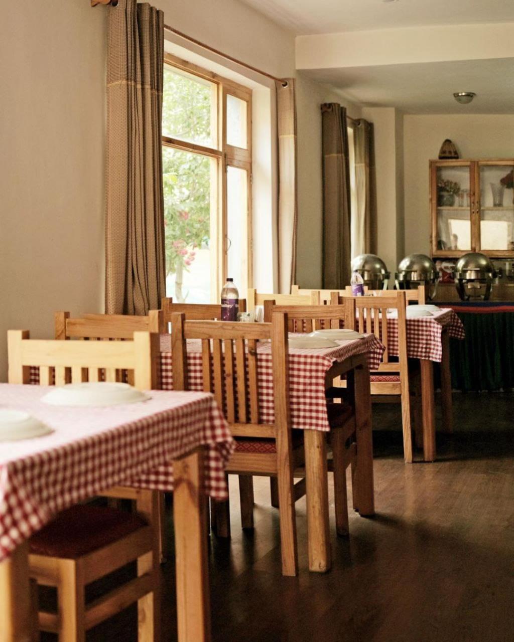 Hotel Lonchay Residency 列城 外观 照片