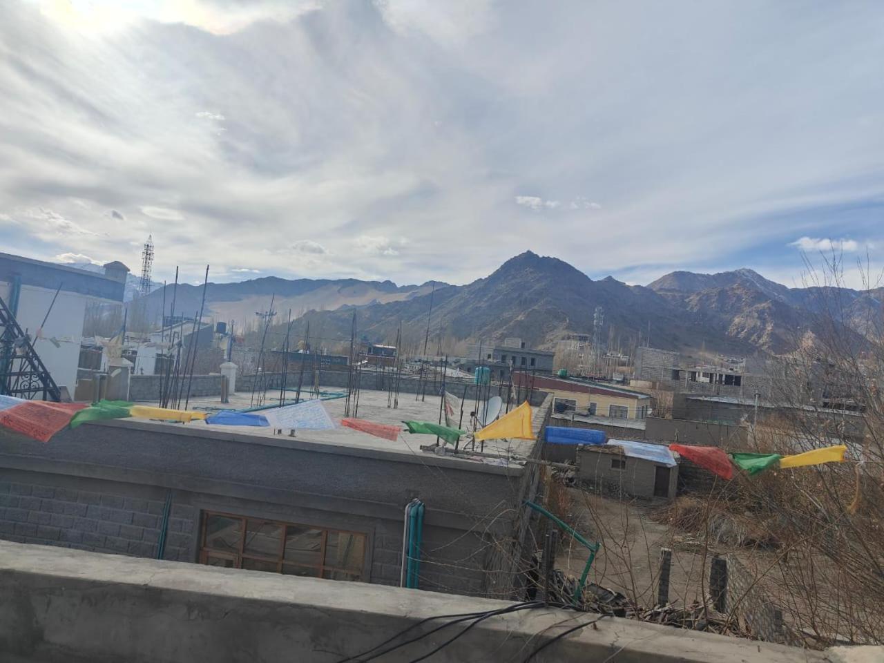 Hotel Lonchay Residency 列城 外观 照片
