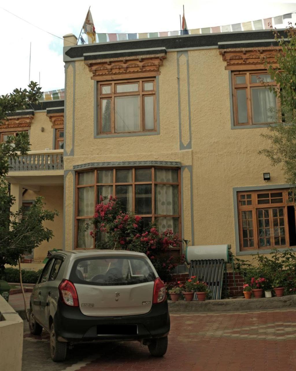 Hotel Lonchay Residency 列城 外观 照片