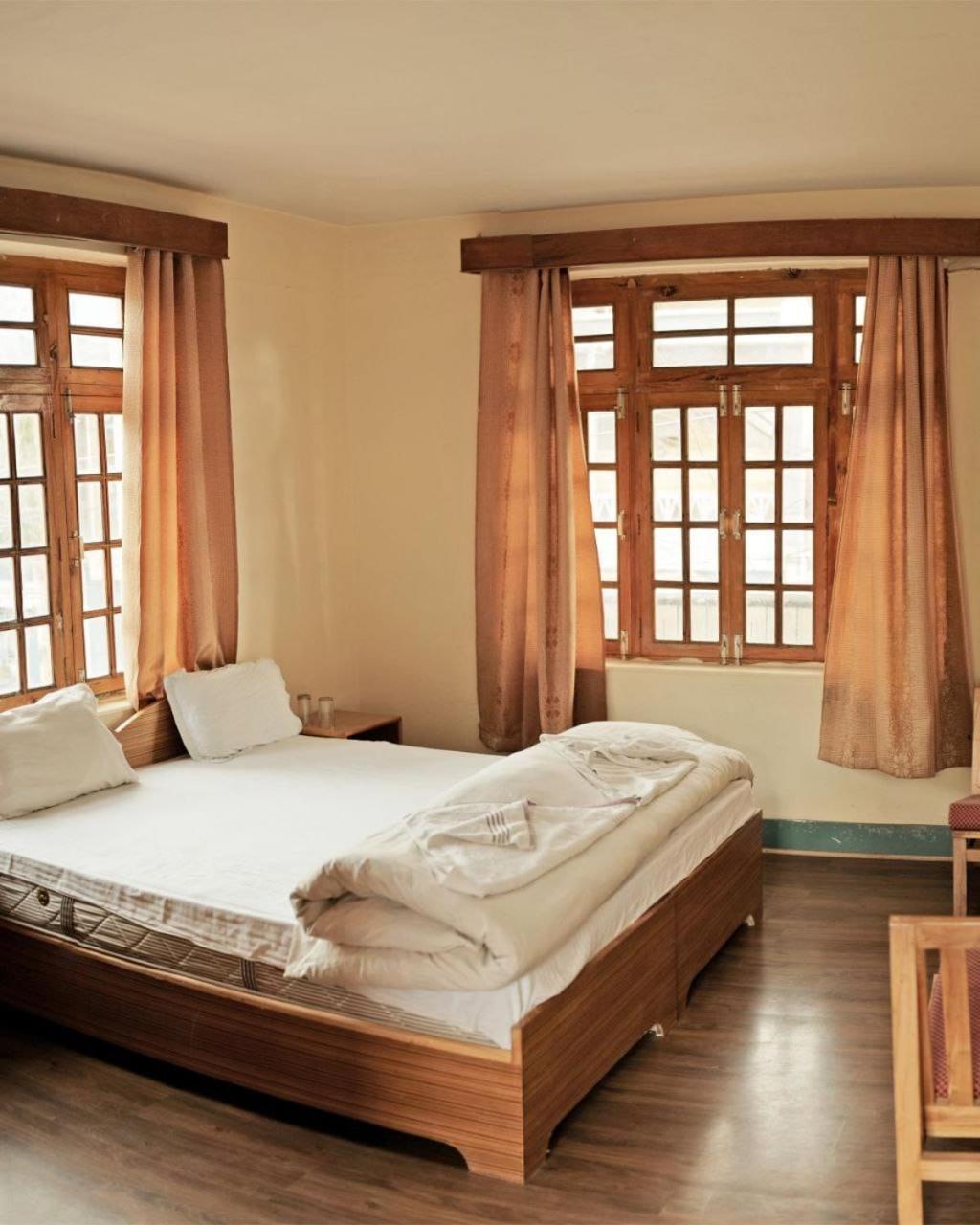 Hotel Lonchay Residency 列城 外观 照片