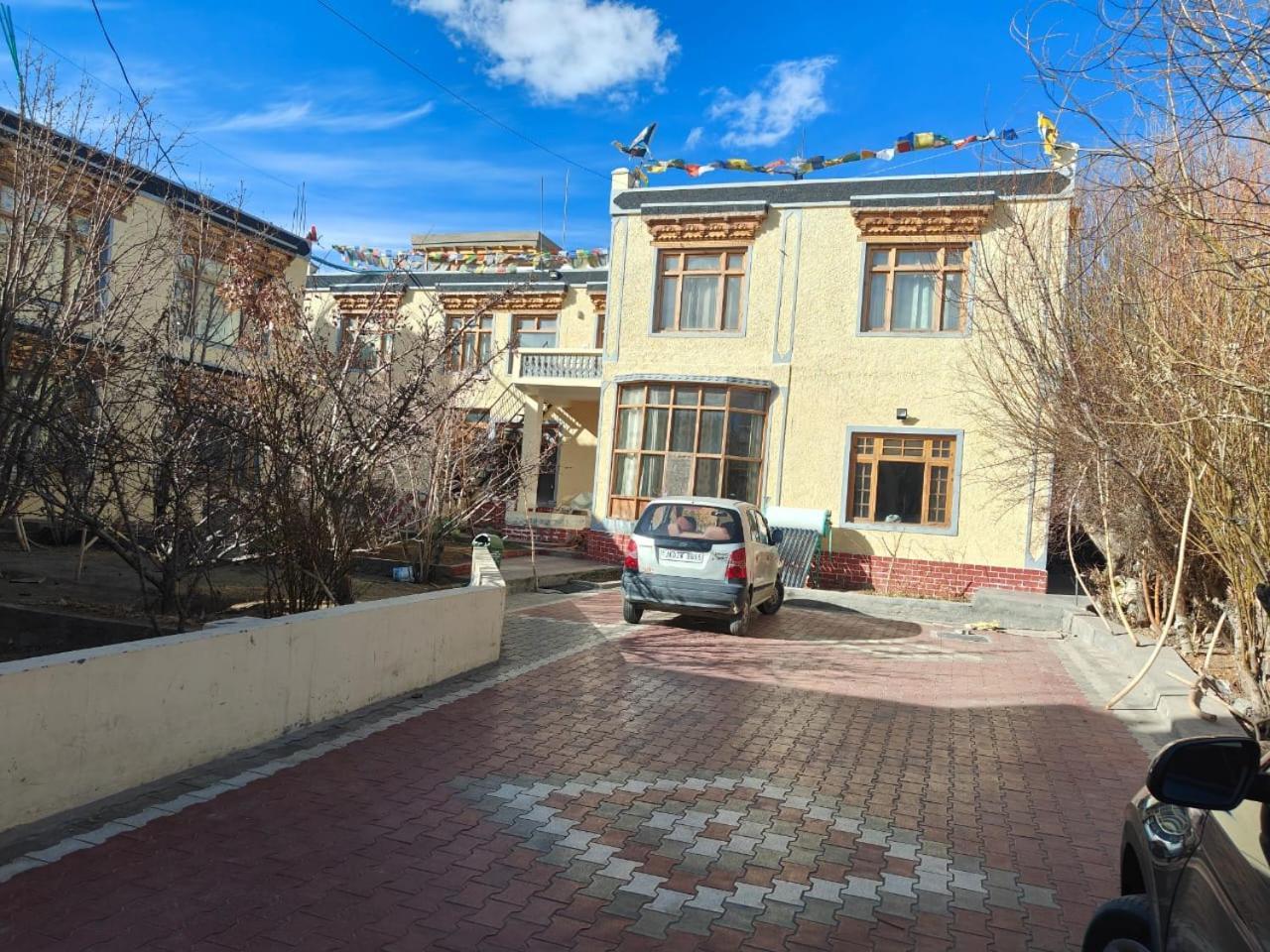 Hotel Lonchay Residency 列城 外观 照片
