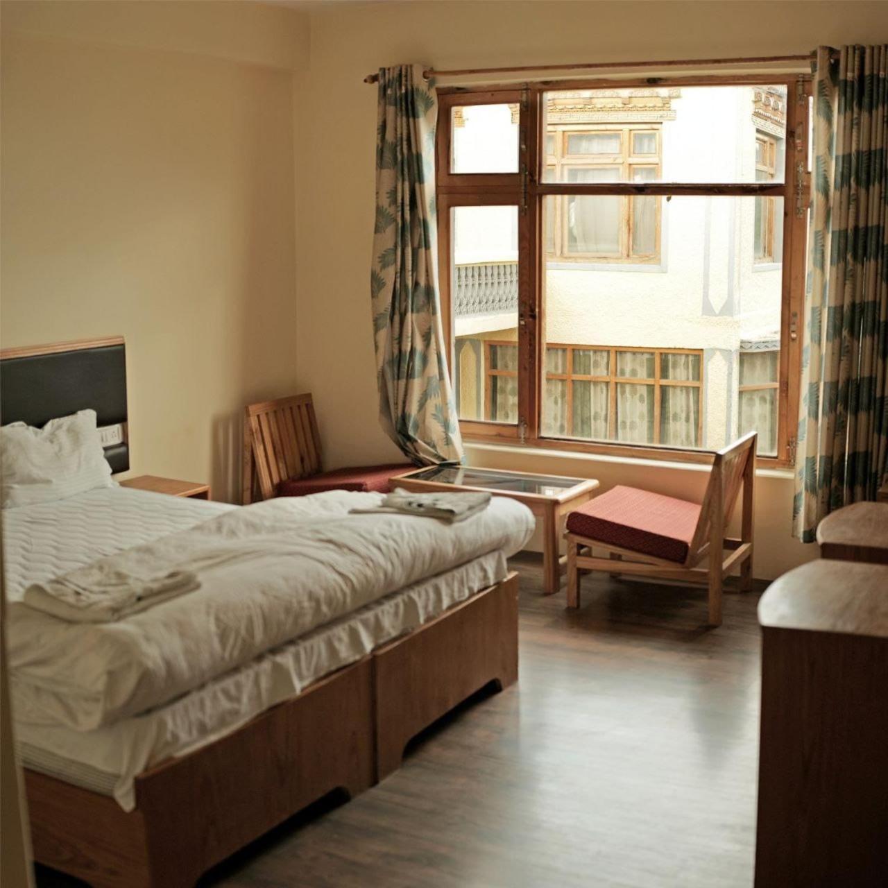 Hotel Lonchay Residency 列城 外观 照片
