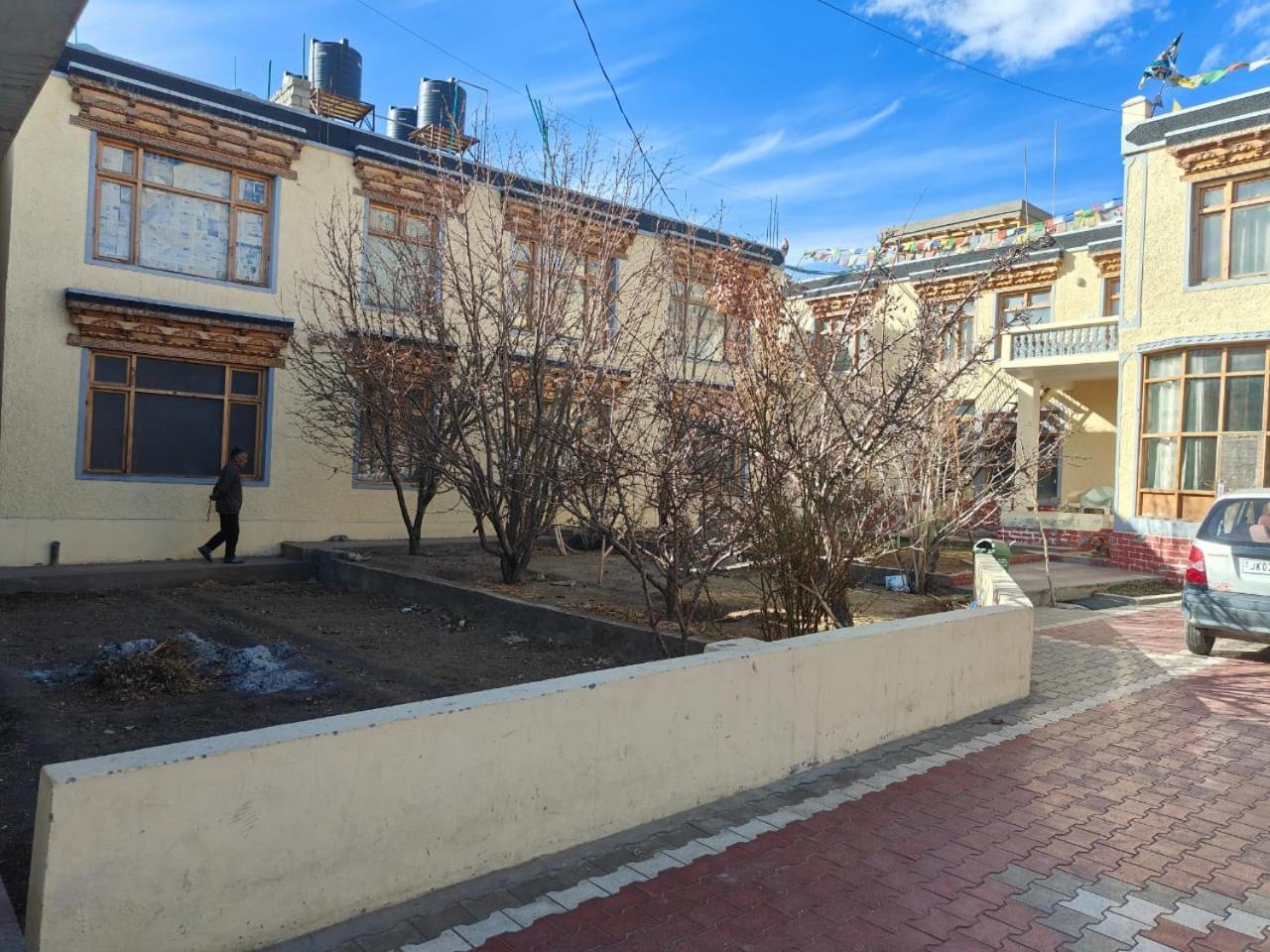 Hotel Lonchay Residency 列城 外观 照片