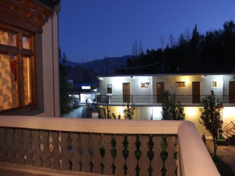 Hotel Lonchay Residency 列城 外观 照片